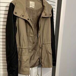 Olive & Oak Zip..Snap and Tie Front Utility Jacket..Zipper end of Sleeve SZ M